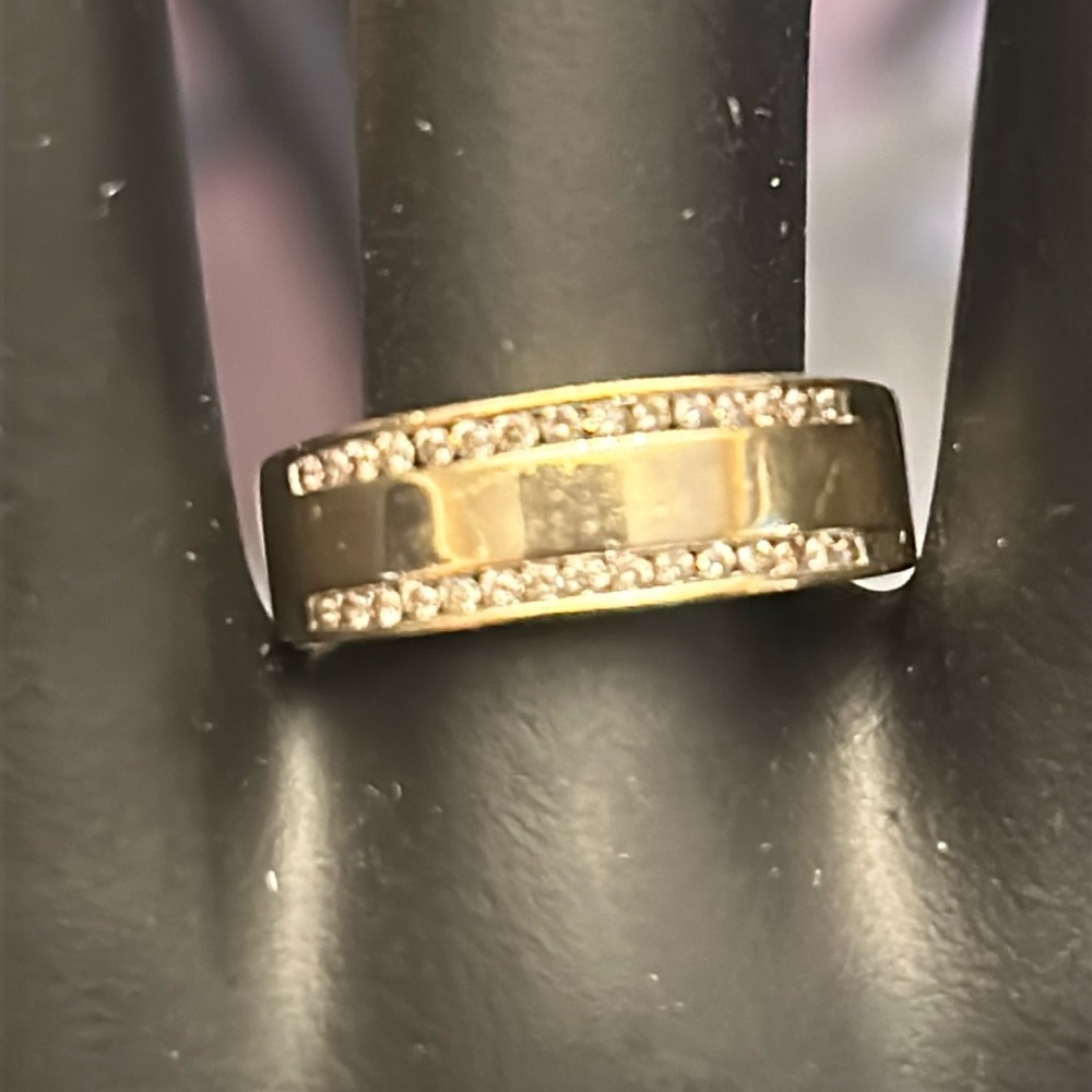 10 kt real yellow gold ring.